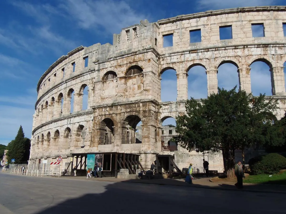 Noemi City Apartments Pula