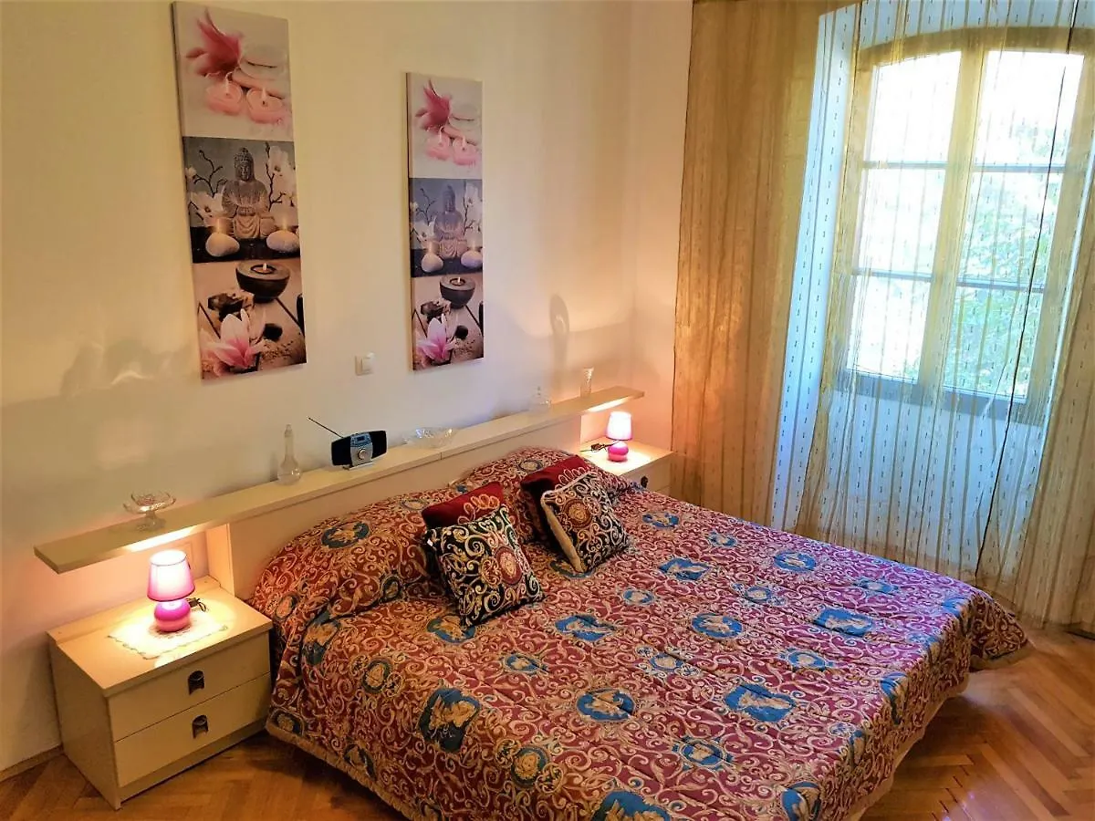 Noemi City Apartments Pula 0*,