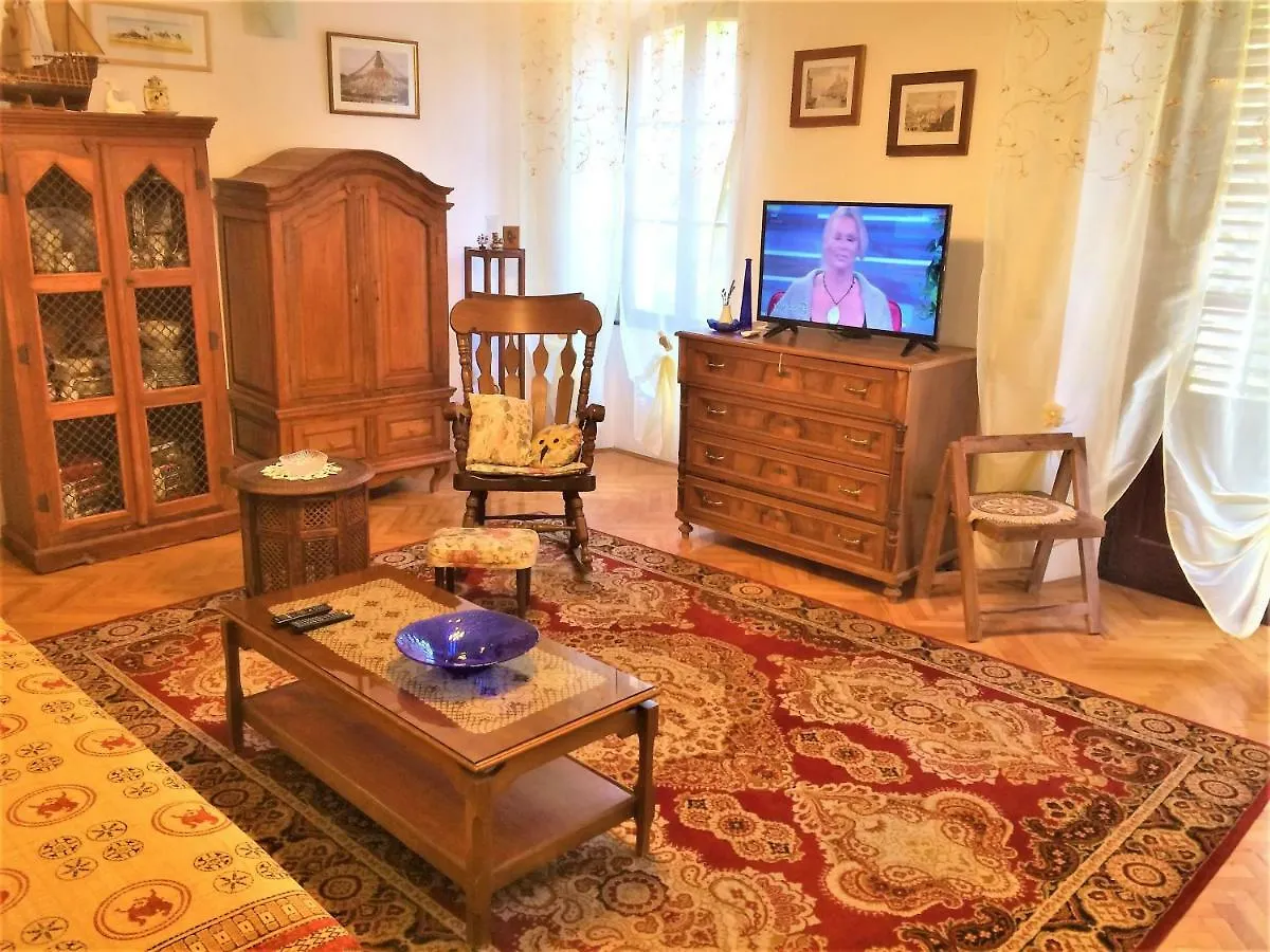 Noemi City Apartments Pula Croatia